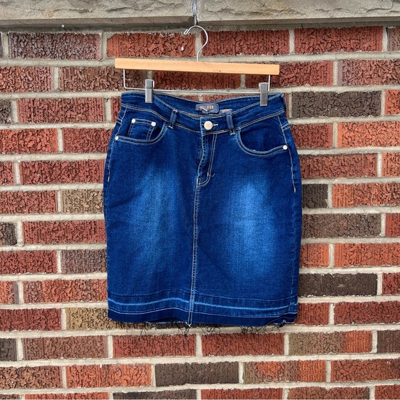 Deja Bleu Dark Denim Cream Embroidered Frayed Denim Pencil Skirt - Picture 1 of 7